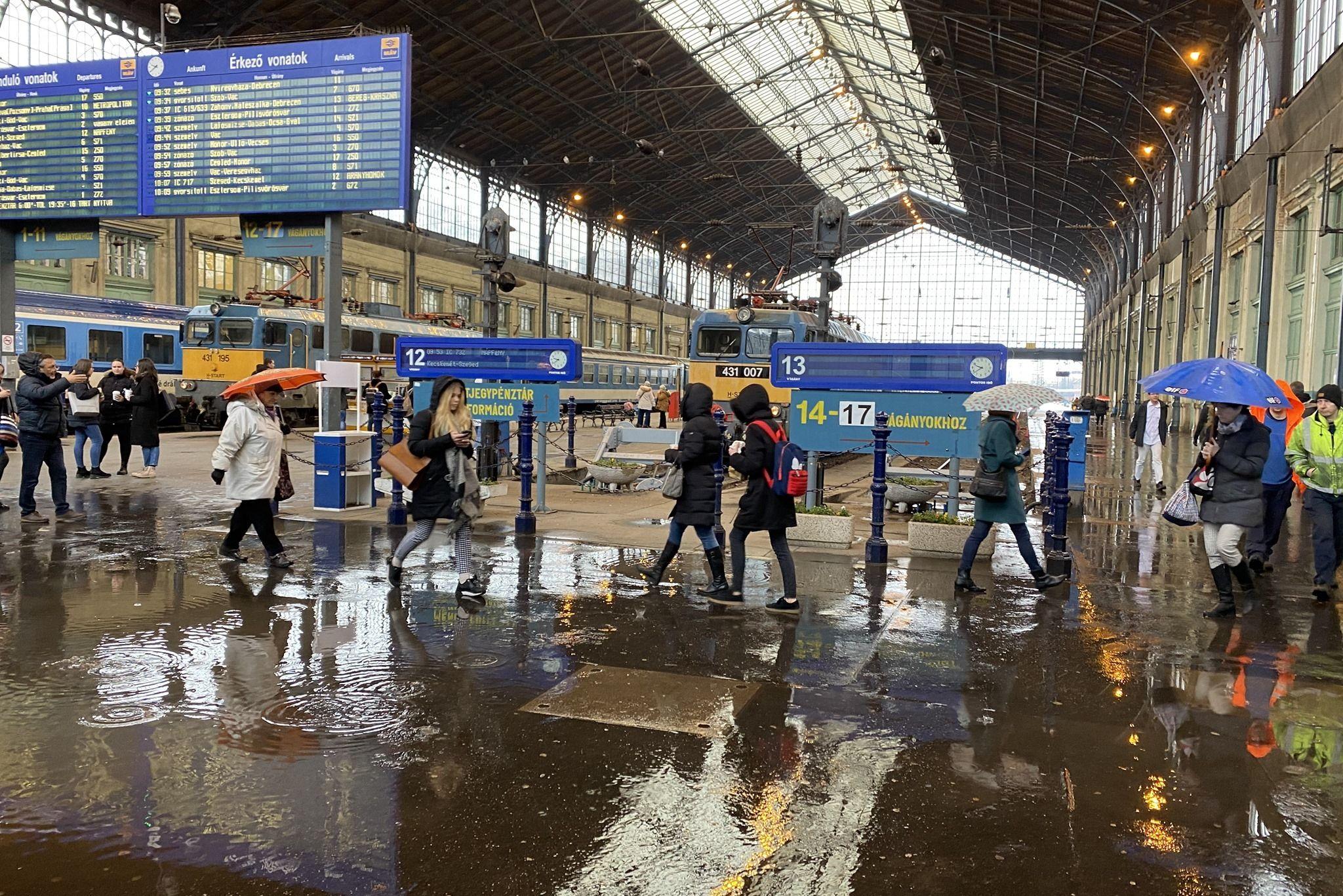 A választások előtt eladnák a budapesti pályaudvarok körüli állami ingatlanokat