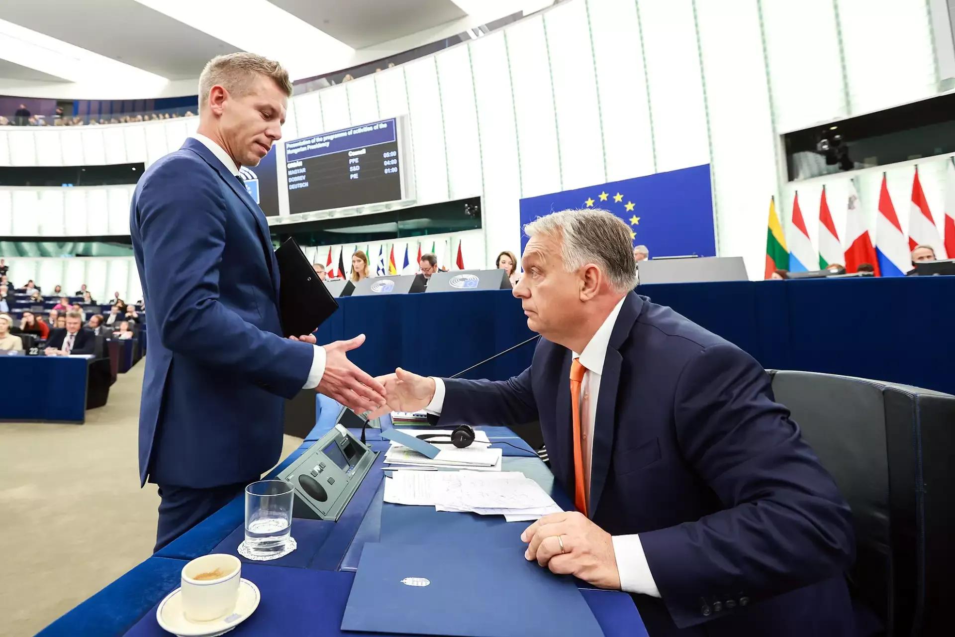 Ezért „fokozódik a pánik" a Karmelitában a Tisza Párt elnöke szerint