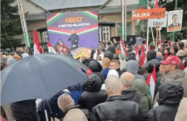 Csoportos garázdaság miatt indult eljárás a péceli Orbán-beszéd alatt történt dulakodás miatt 