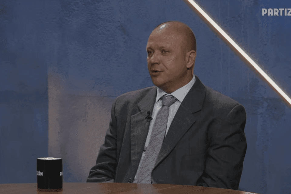 A Partizánnak beszélt egy volt titkosszolgálati tiszt: politikai befolyásról és korrupcióról tett állításokat