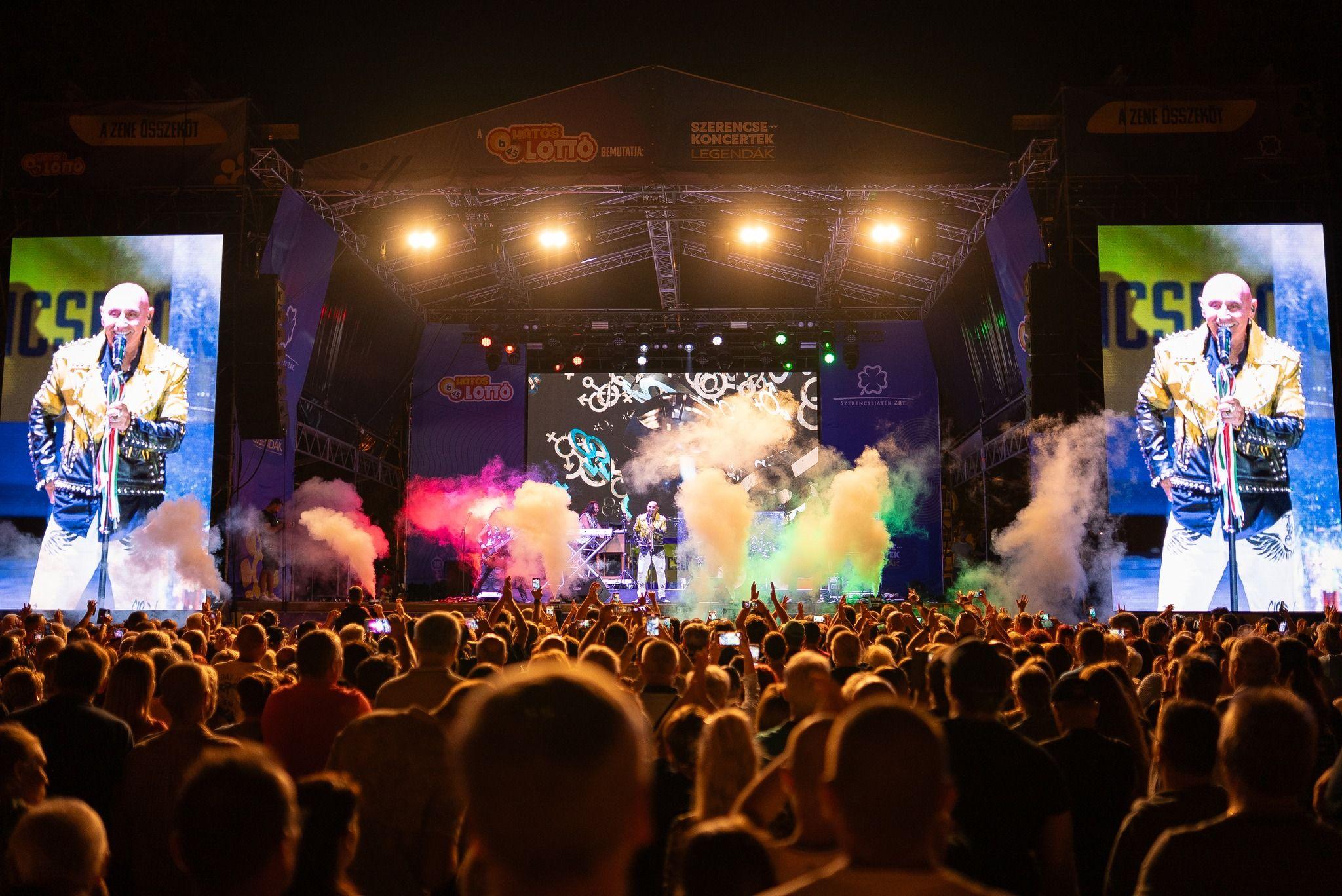 Közpénzből haknizzák közbe a fideszes celebek azokat a választókörzeteket, ahol rosszul állhatnak a kormánypártok