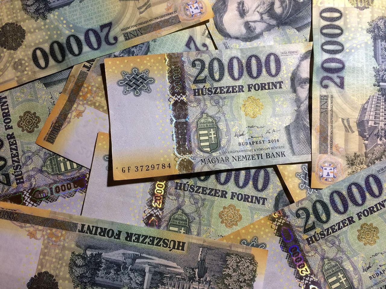 Több magyar influenszer is milliós nagyságrendben kapott fizetést az MVM-től 