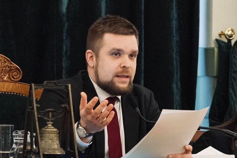 A győri polgármester szerint eltűnt 1,7 milliárd a lakáskasszából, ezért Pintér Bence feloszlatná a közgyűlést