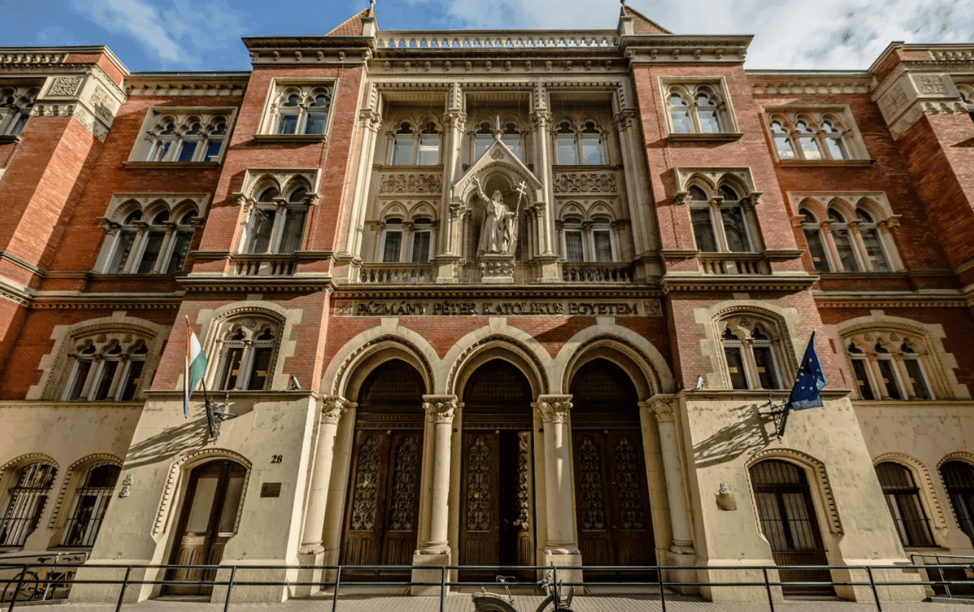 Elsőfokon pert nyert a Pázmány Péter Egyetem ellen az LMBTQ-tanulmány miatt elbocsátott oktató