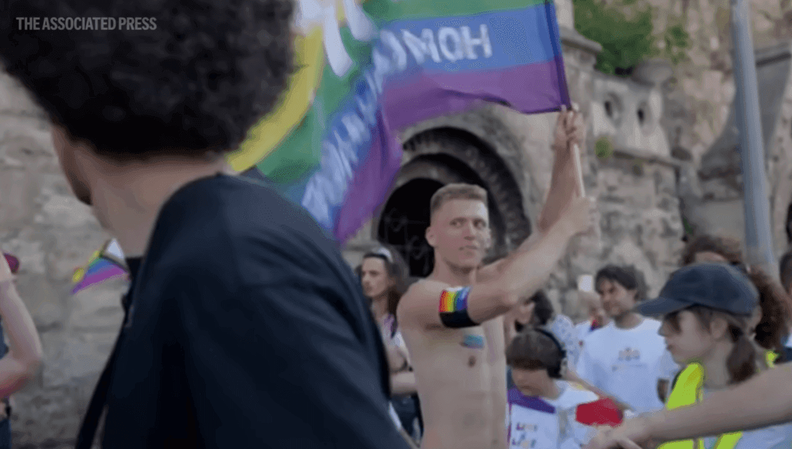 Hivatalosan is elbukott a kormány: kiderült, hogy uniós jogot sért a melegeket pedofilokkal összemosó törvény