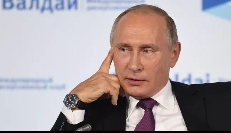 A Kreml tárt karokkal várja Zelenszkijt egy csúcstalálkozóra