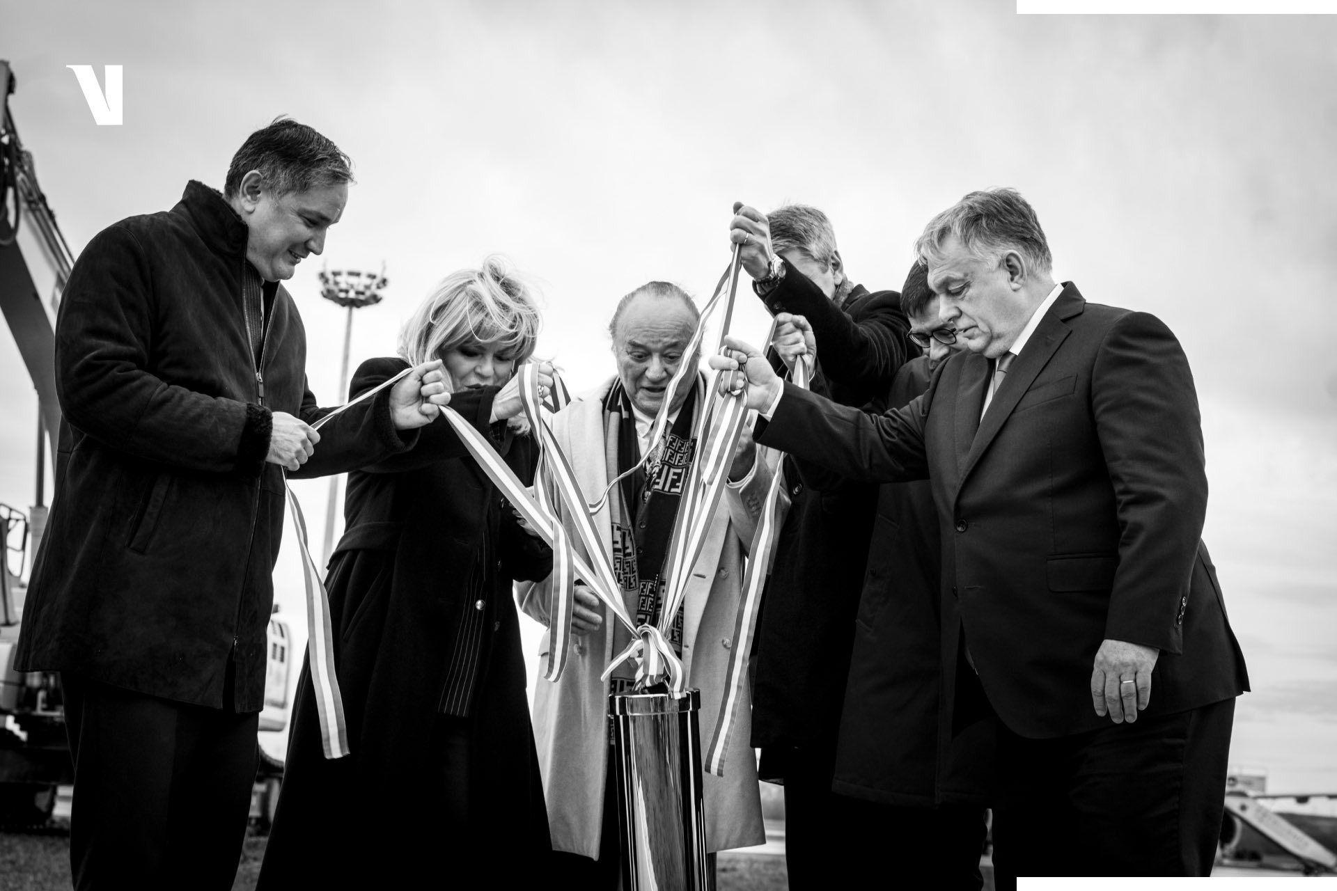 Hatalmasat ferdített Orbán Békéscsabán, amikor a reptérről beszélt