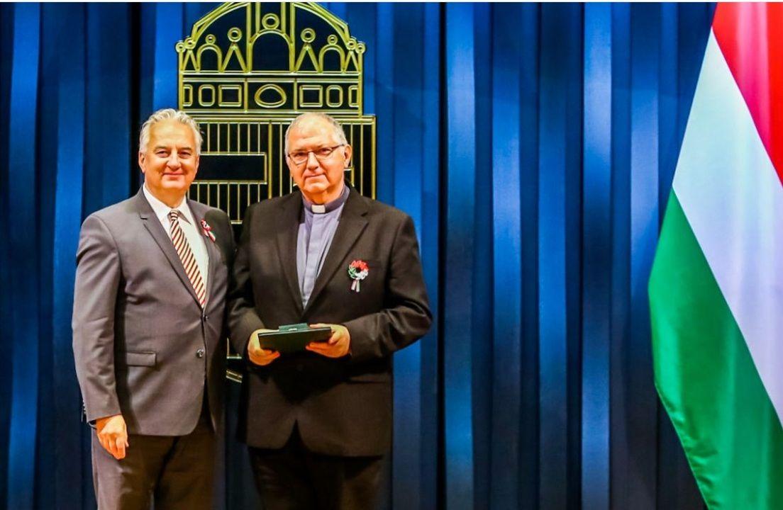 Tíz évre eltiltották a zuglói plébánost a papi feladatok gyakorlásától