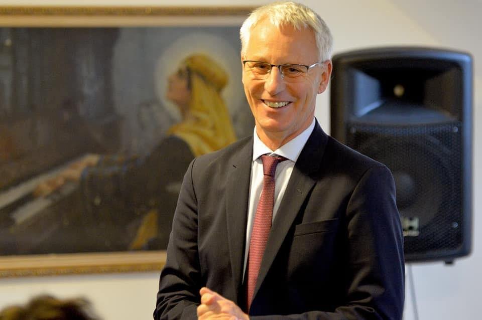 A másodfok után teljes zsákutca - a bíróság szerint rendben van, hogy az államtitkár beállója elzárja a szomszédot