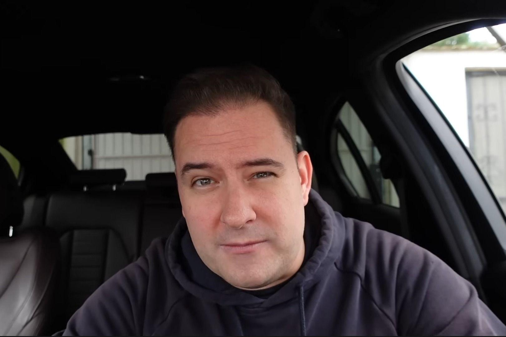 Kamu indokkal mondta le a Fidesz-közeli művház a humorista estjét, de csúnyán lebukott