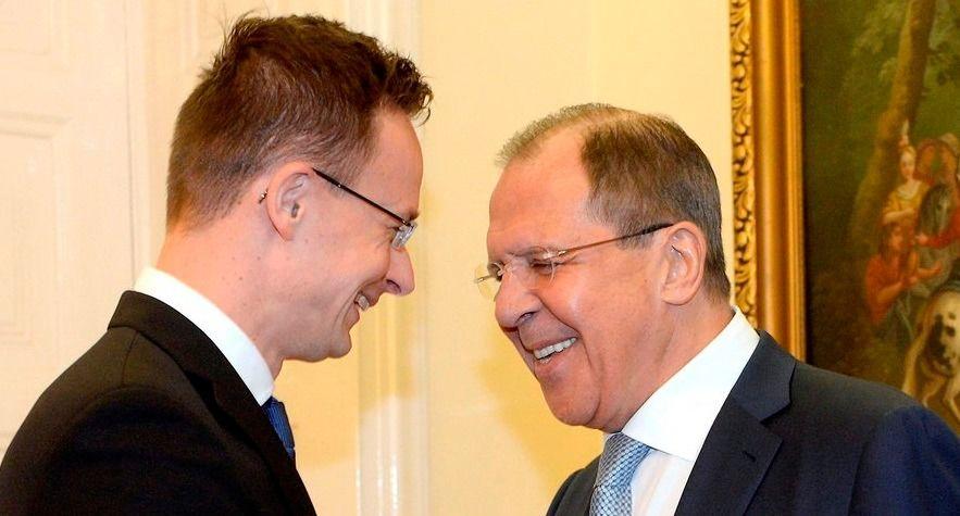 Szigorú titoktartás szerint zajlanak az uniós külügyminiszterek ülései, hiába állítja az ellenkezőjét Szíjjártó