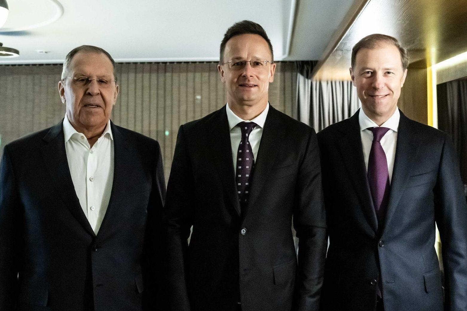 Panyi Szabolcs: Szijjártó Péter a „halál vámszedőjével” találkozott