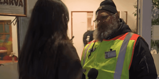 Feljelentést tesz a Telex, miután Csákberény polgármestere kilökdöste az újságíróikat Semjén Zsolt fórumáról 