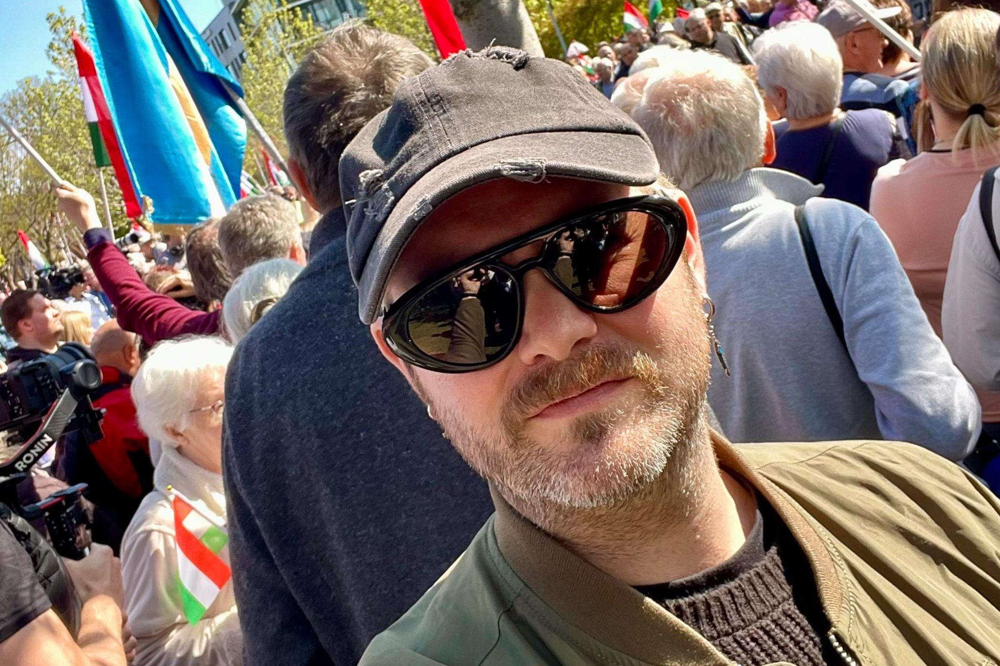 Elég volt egy Trombitás Kristóf-poszt, és máris ráfordult a teljes kormánymédia az ukrán zászlóra