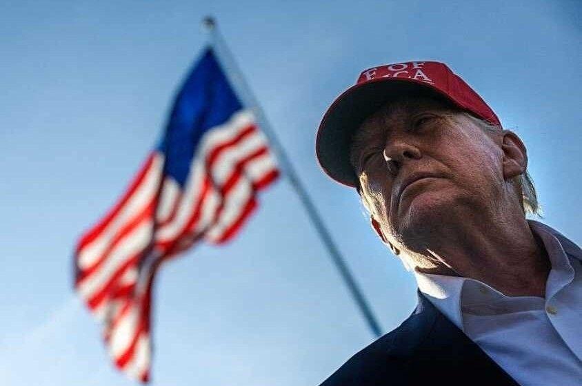 Trump aláírta az adócsökkentő, egyben megszorító törvényt