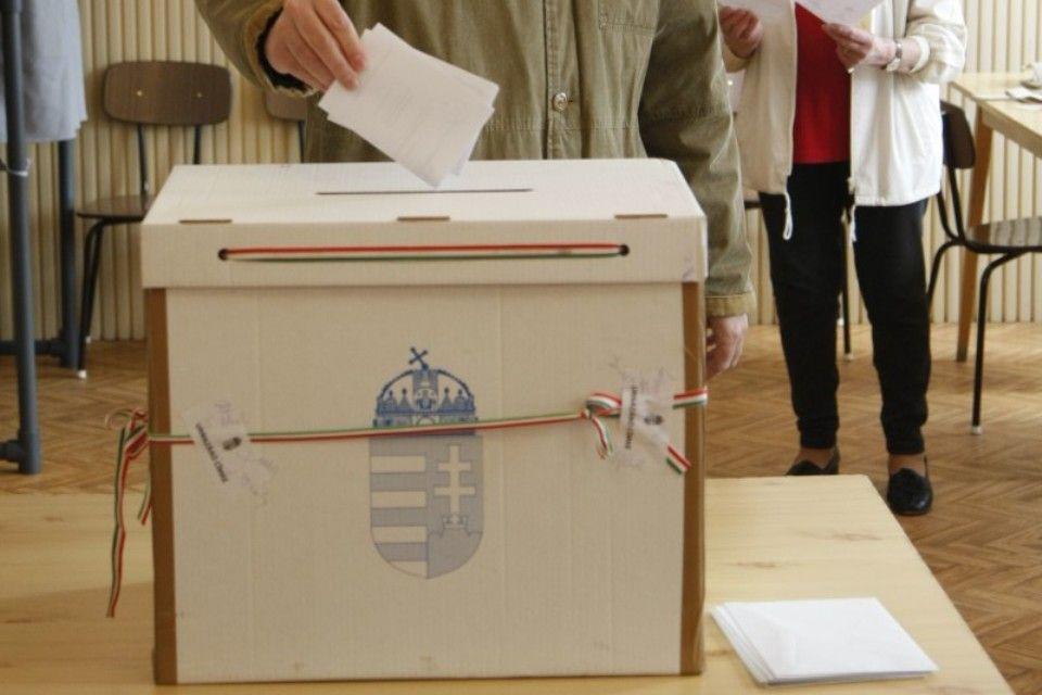 Egyenlő pályák, egyenlő esélyek, a Fidesz mégis biciklivel ment – elkészült az EBESZ jelentése a választásokról 