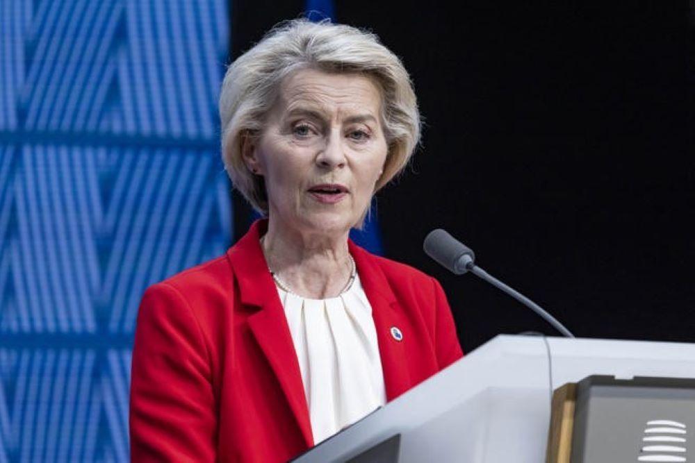 Orbán nagyvadat akart levadászni, de vaktölténnyel: marad a helyén Ursula von der Leyen