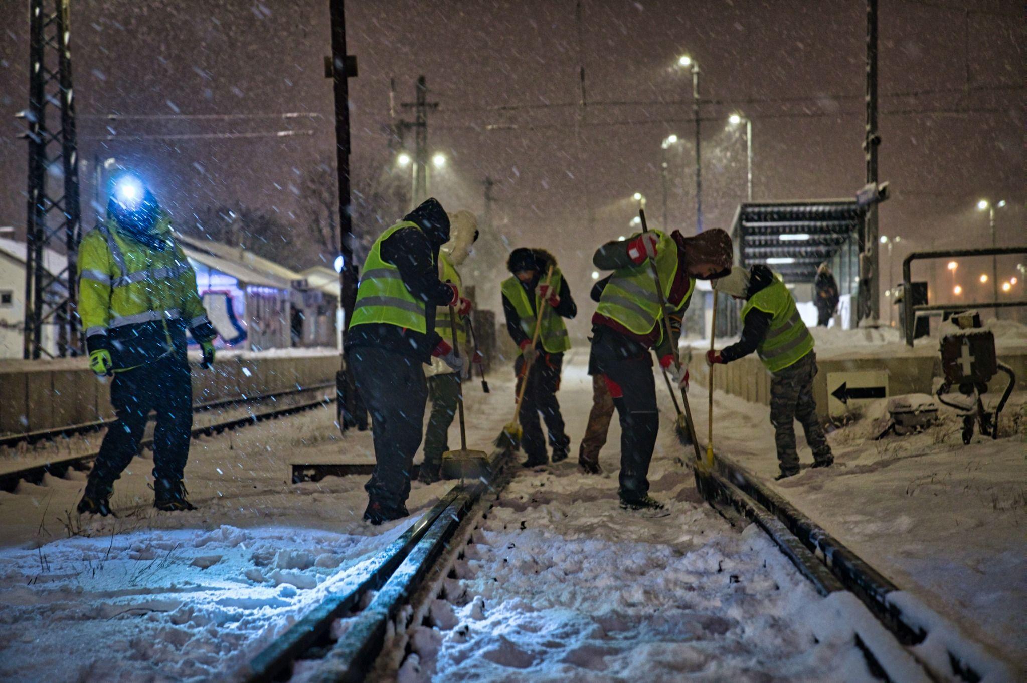Közúton és vasúton is több ponton járhatatlan az ország
