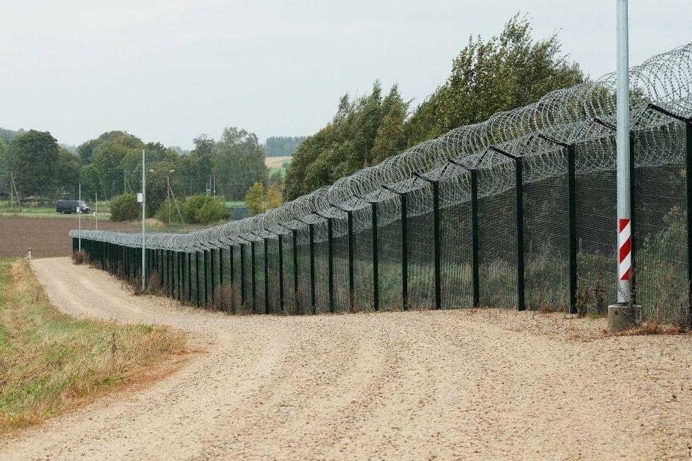 Észtország határán lezártak egy útszakaszt orosz katonák jelenléte miatt